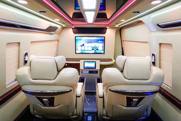 Модифициран търговски автомобил Toyota Hiace