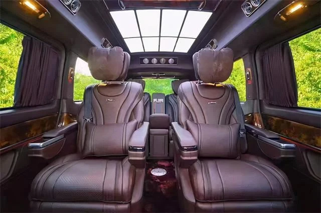 Mercedes-Benz V260L Топ персонализиран седемместен луксозен търговски автомоб...