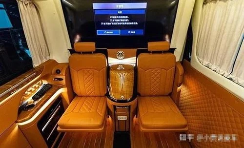 Mercedes-Benz Sprinter деветместна каравана с кралски интериор