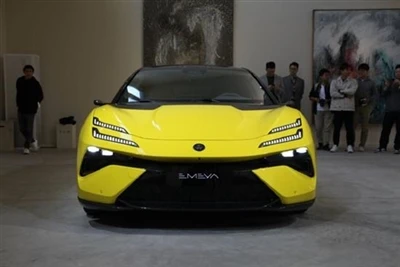 Статично изживяване на милиони чисто електрически суперколи Lotus Emeya