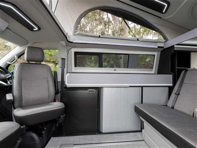 Планинско катерене и крос-кънтри къмпинг Volkswagen T6 Модифициран автомобил ...