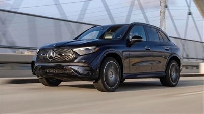 Какво се конкурира с Mercedes GLC300